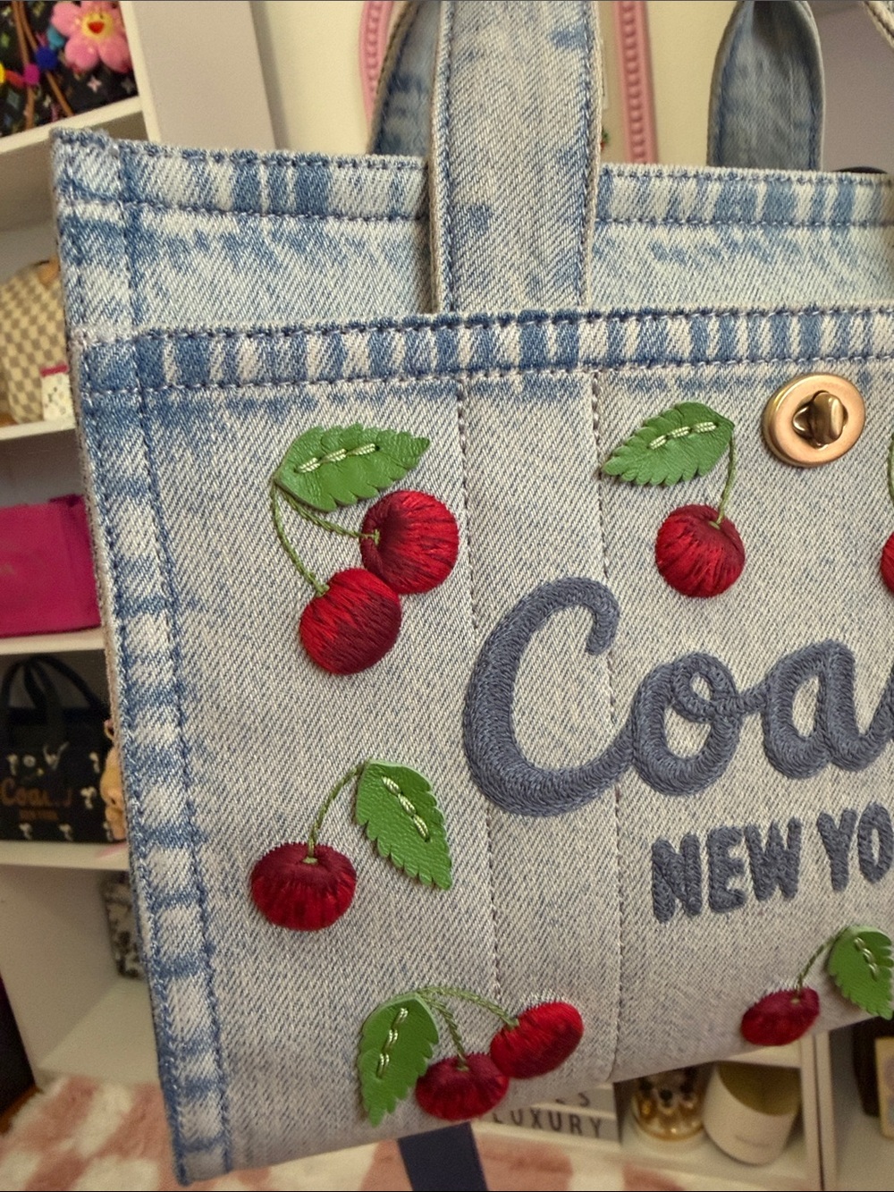 🍒Coach denim cherry cargo tote 26 small size gently used - Picture 4 of 13